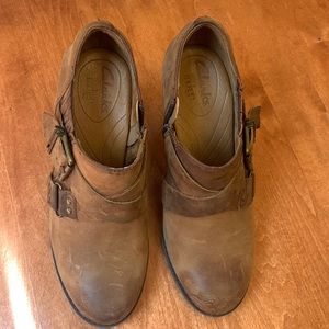 Clarks Indigo Women's Brown Leather Pump 7M Mary Jane Heels Vintage Style